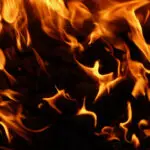 Feuer als Zeichen für Sonnenbrand